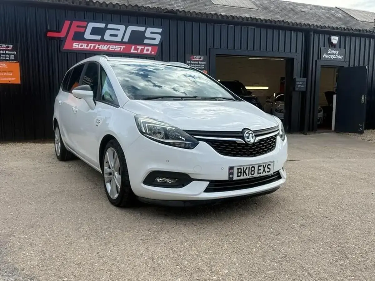 Used Vauxhall Zafira Tourer SRi 140 HP (102 kW) 2018 White MPV