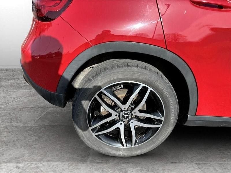 Used Mercedes GLA180 Urban 122 HP (89 kW) 2019 Red SUV