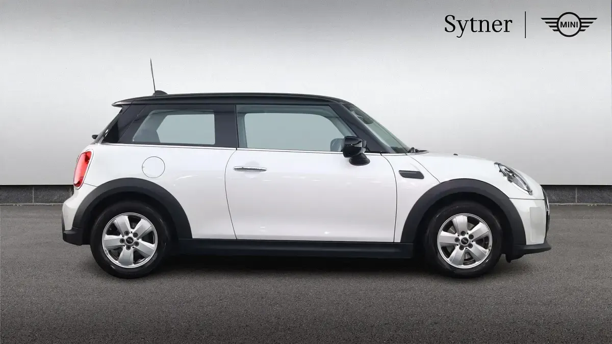 Used Mini Cooper Classic 134 HP (98 kW) 2023 White Hatchback