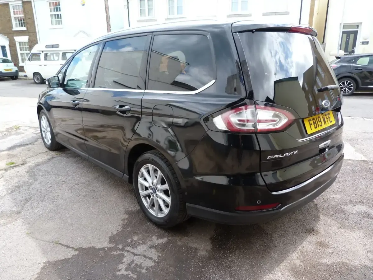 Usado Ford Galaxy Titanium X 150 CV (110 kW) 2019 Negro Monovolumen