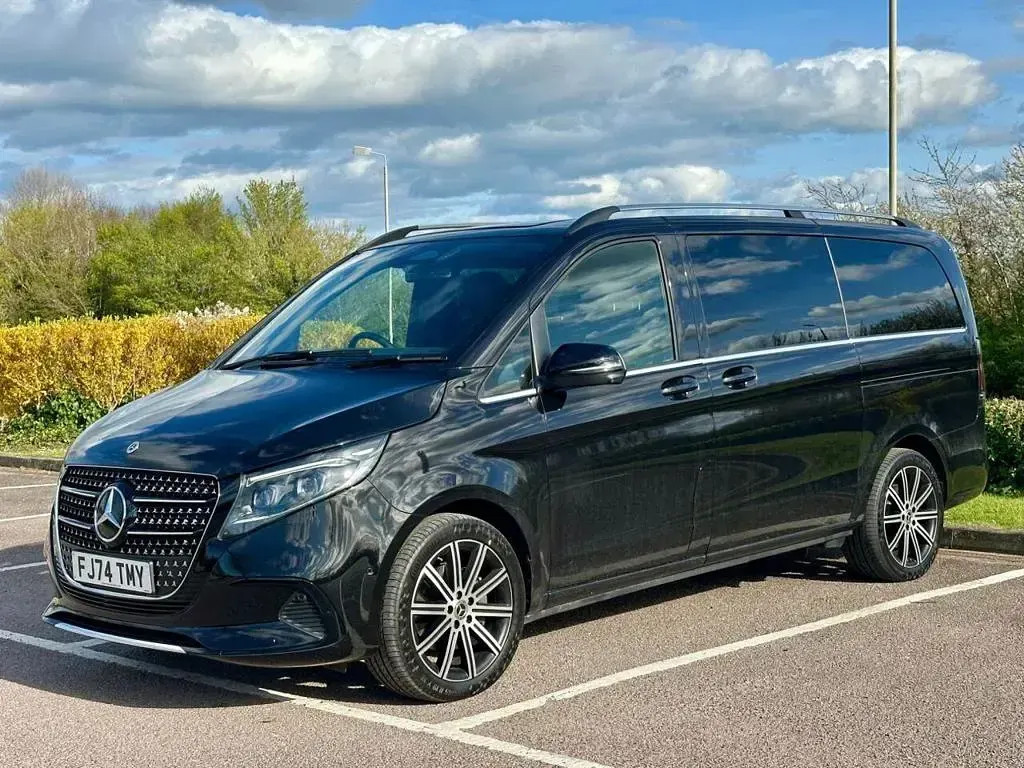 Usado Mercedes V300 Premium 2024 Preto Monovolume