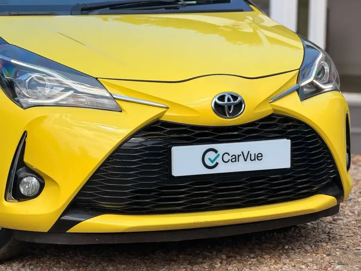 Used Toyota Yaris Edition 109 HP (80 kW) 2018 Yellow Hatchback