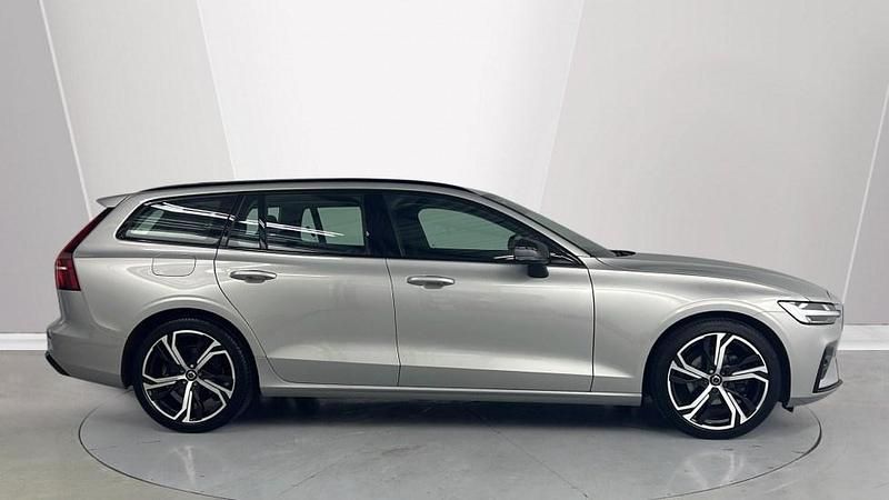 Usado Volvo V60 Plus 2025 Plateado Familiar