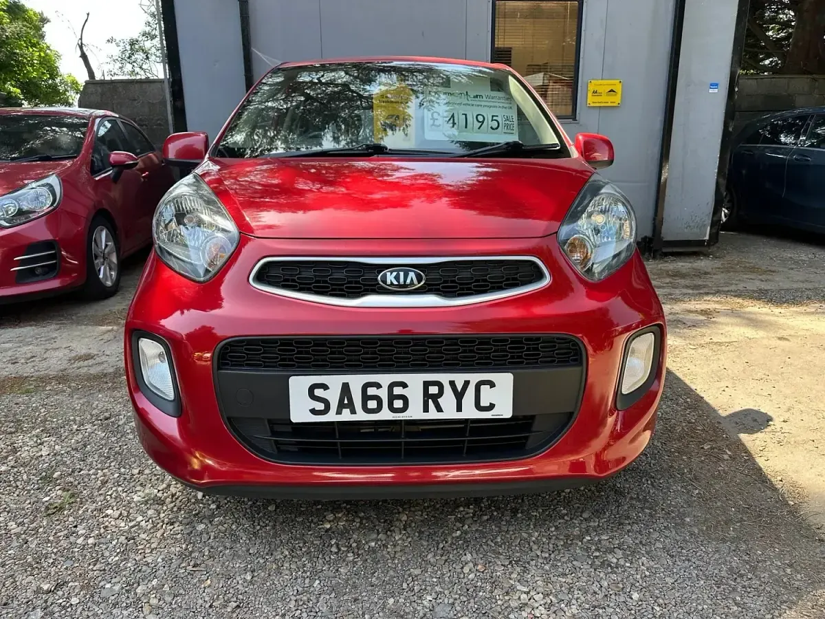 Used Kia Picanto Air 65 HP (47 kW) 2016 Red Hatchback