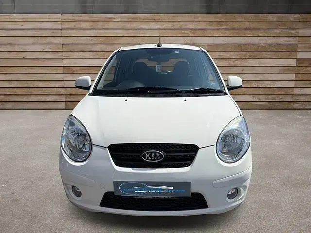 Used Kia Picanto 64 HP (47 kW) 2011 White Hatchback