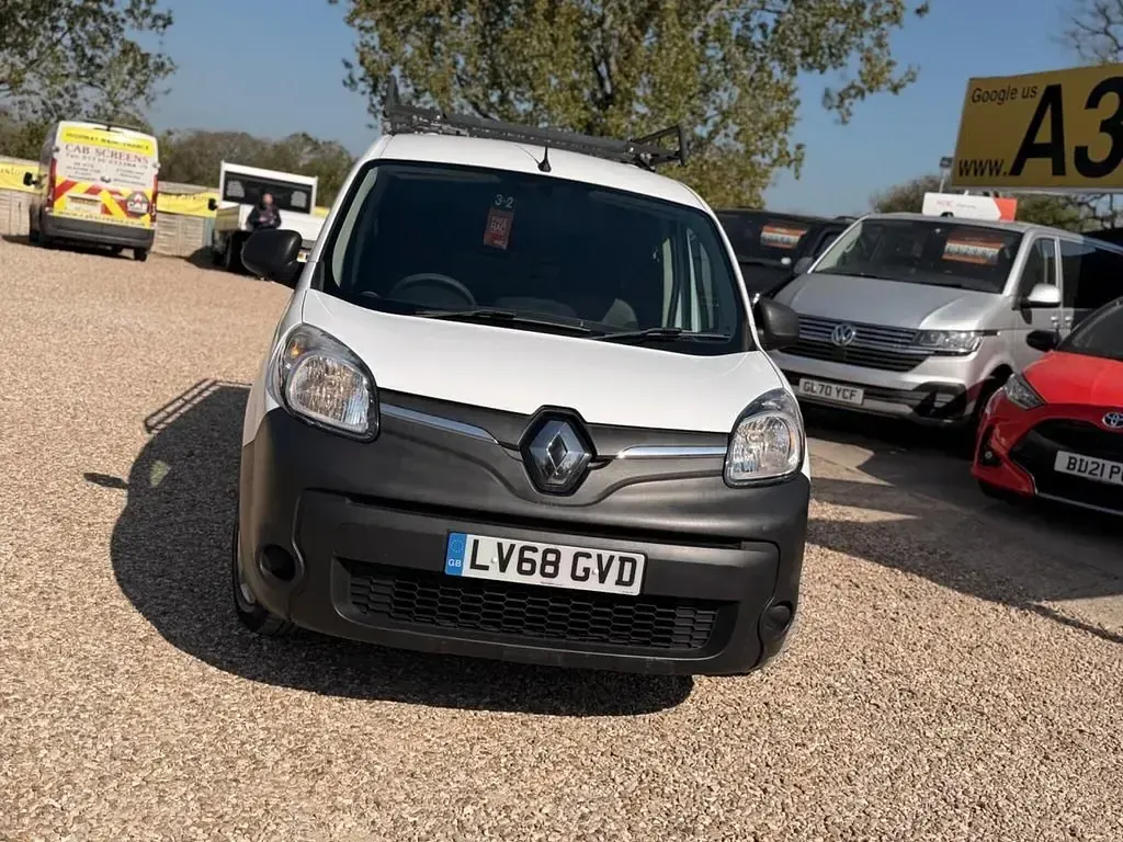 Usado Renault Kangoo Business 44 kW (60 CV) 2019 Blanco Monovolumen