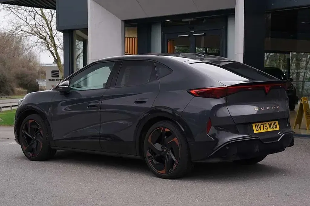 Used Cupra Tavascan 210 kW (286 HP) 2025 SUV