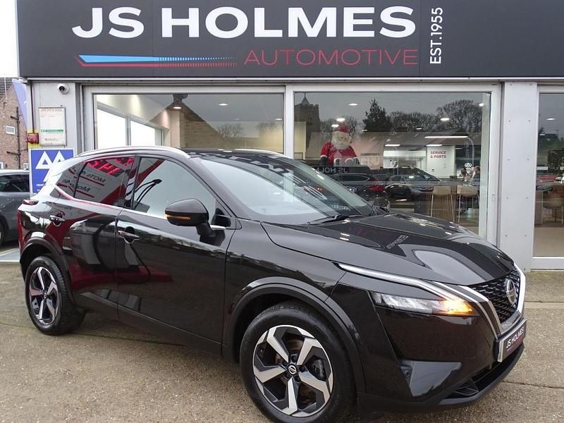 Black Used 2021 Nissan Qashqai N-Connecta SUV | £16,490 (Fair price) - Image 1/4