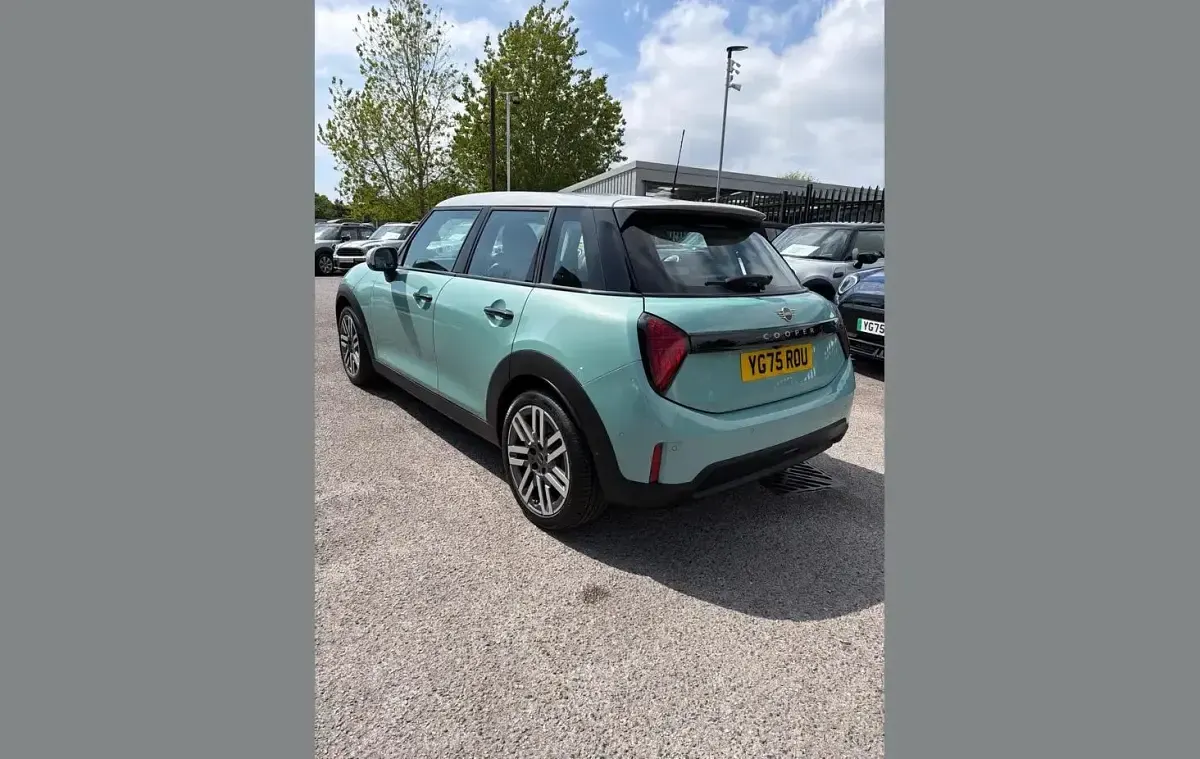 New Mini Cooper Classic 150 kW (204 HP) 2025 Green Hatchback