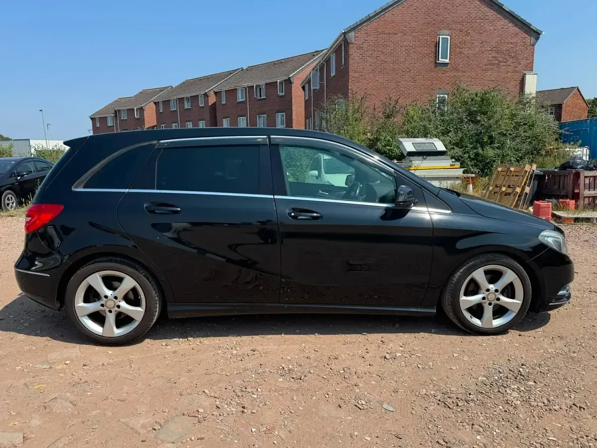 Used Mercedes B180 SE 2013 Black Hatchback