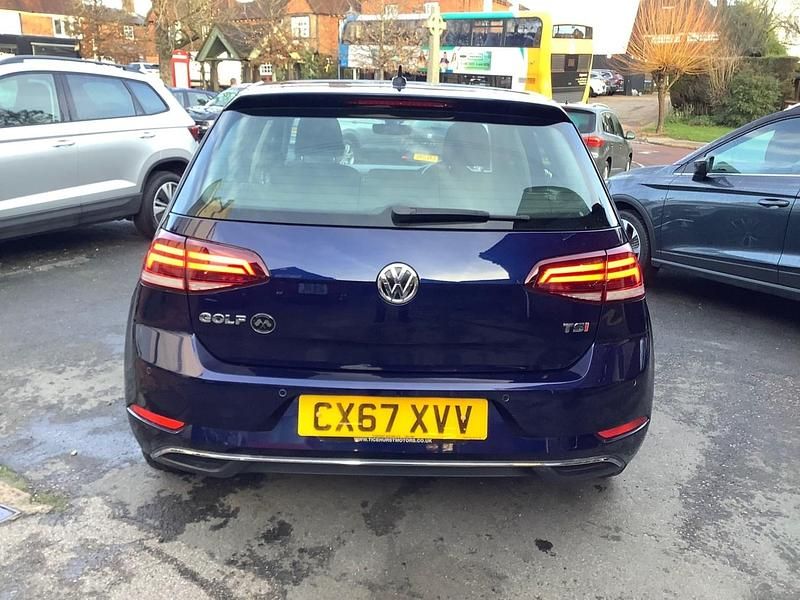 Used VW Golf VII SE 125 HP (91 kW) 2017 Blue Hatchback