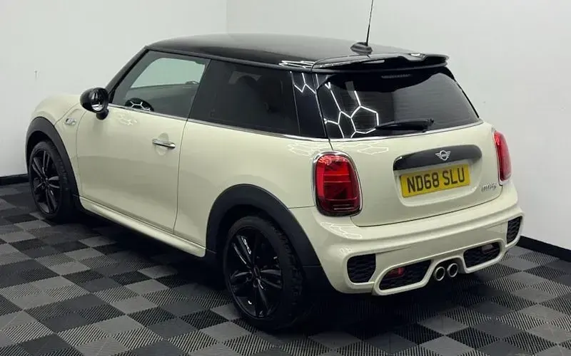Gebraucht Mini Cooper S Hatch 192 PS (141 kW) 2020 Kleinwagen