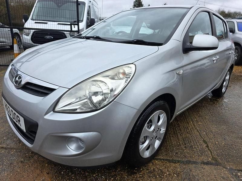 Used Hyundai i20 Comfort 99 HP (72 kW) 2010 Silver Hatchback