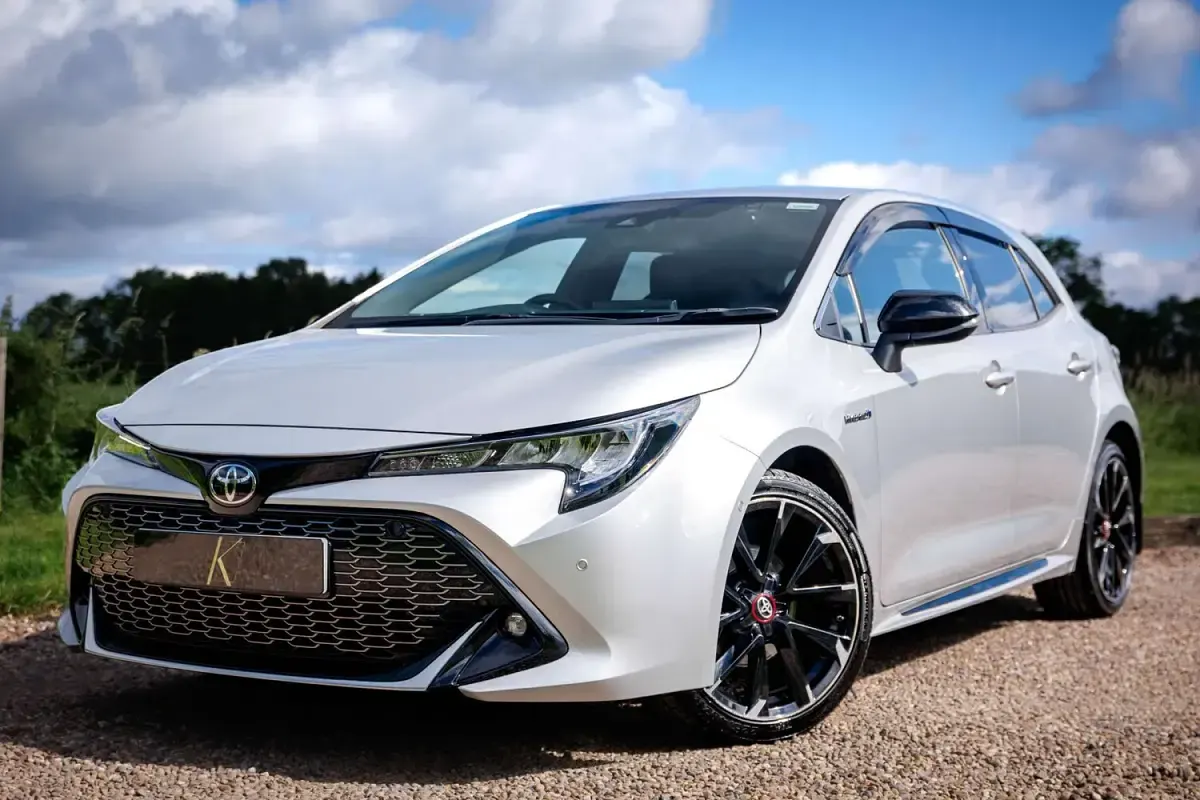 Used Toyota Corolla Sport 122 HP (89 kW) 2020 Silver Hatchback