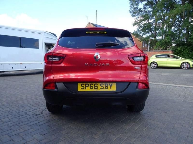 Usado Renault Kadjar Dynamique 110 HP (80 kW) 2016 Vermelho SUV