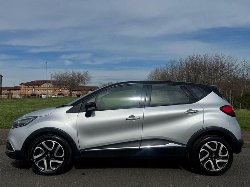 Usado Renault Captur Dynamique 90 HP (66 kW) 2016 Prateado SUV