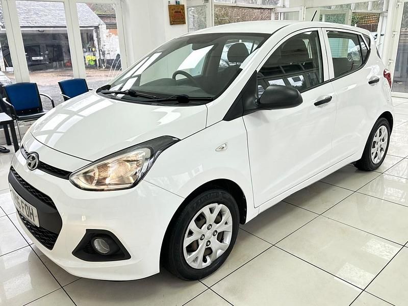 Used Hyundai i10 2016 White Hatchback