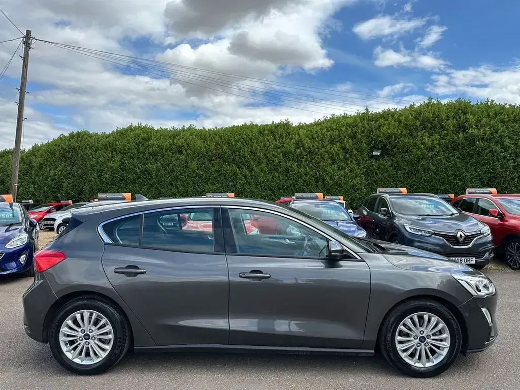 Used Ford Focus Titanium 125 HP (91 kW) 2019 Magnetic grey Hatchback