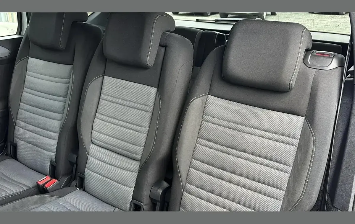 Used VW Touran R-line 147 HP (108 kW) 2022 White MPV