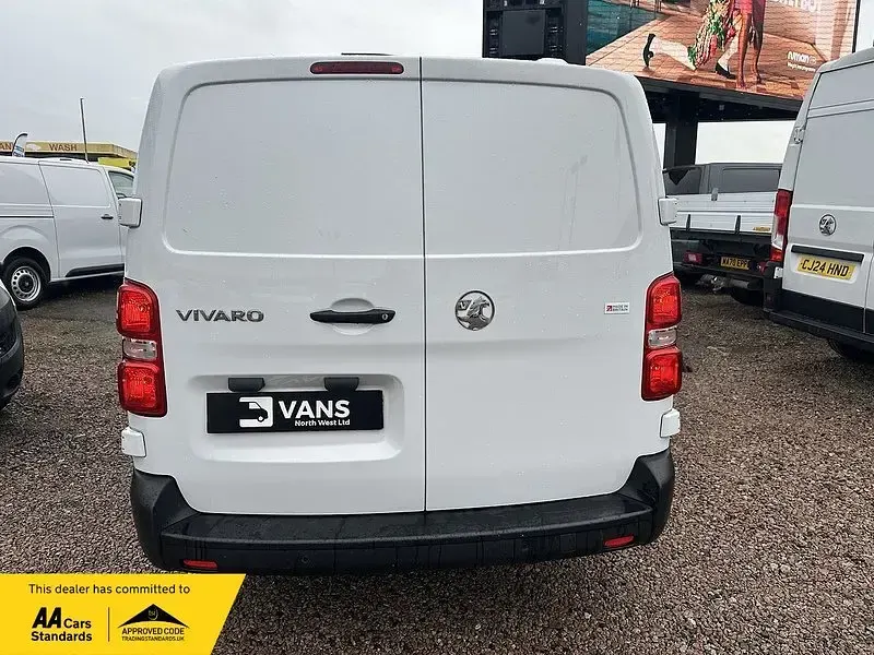 Used Vauxhall Vivaro 145 HP (106 kW) 2024 White MPV