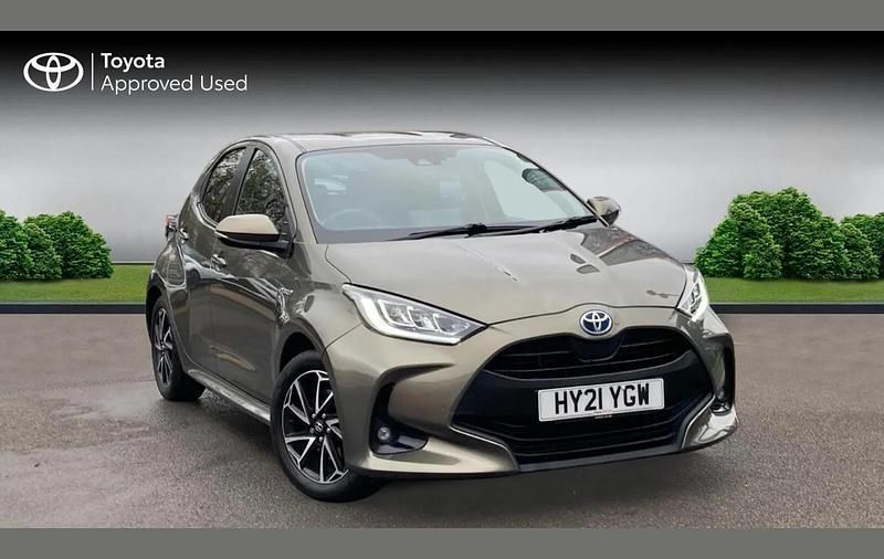 Used Toyota Yaris Hybrid Design 113 HP (83 kW) 2021 Other Hatchback