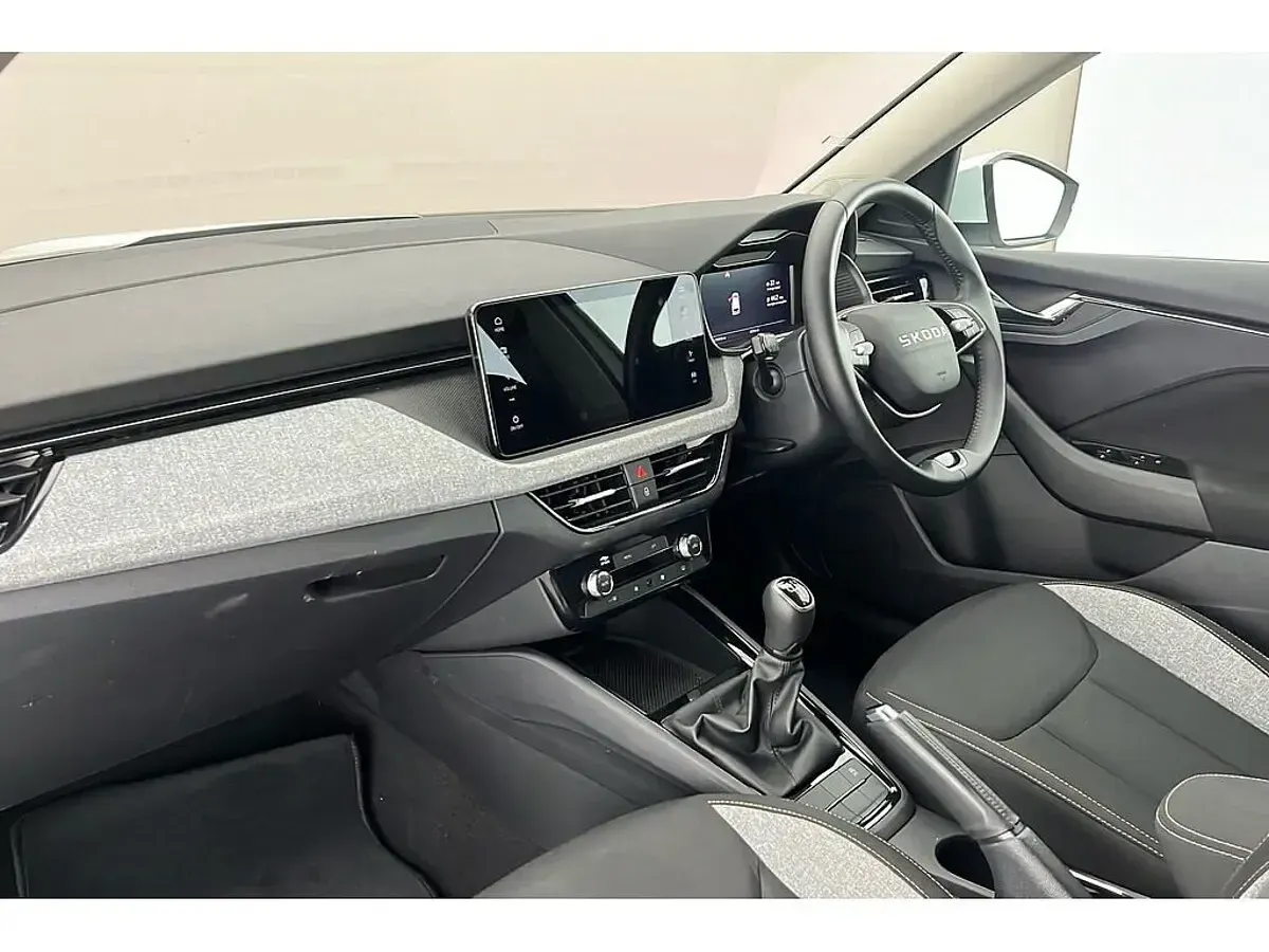 Used Skoda Kamiq SE 94 HP (69 kW) 2025 Moon white metallic SUV