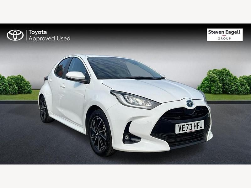 White Used 2023 Toyota Yaris Hybrid Design Hatchback | £17,999 (Fair price) - Image 1/3
