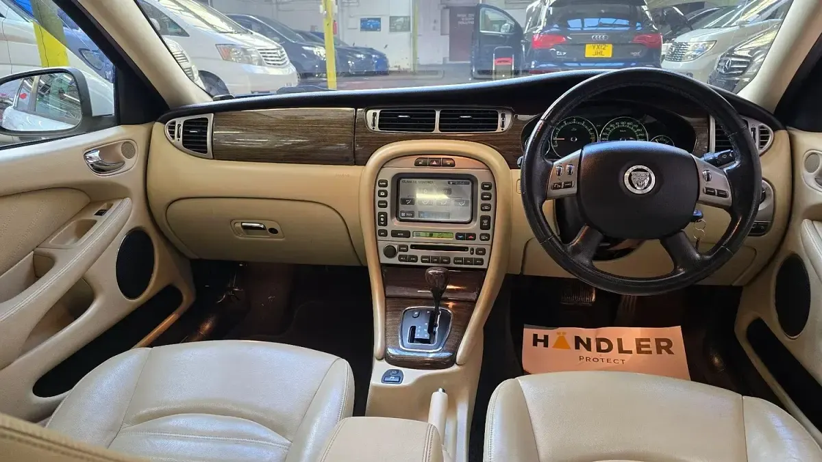Used Jaguar X-type 196 HP (144 kW) 2008 White Sedan