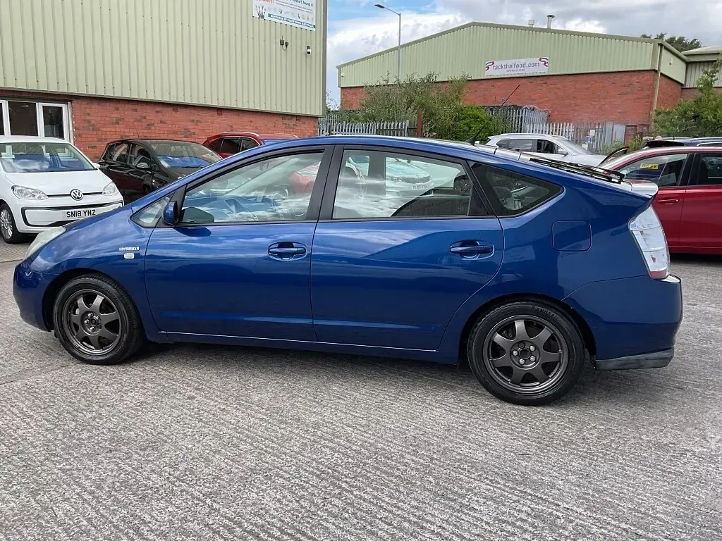 Used Toyota Prius 76 HP (55 kW) 2008 Blue Hatchback