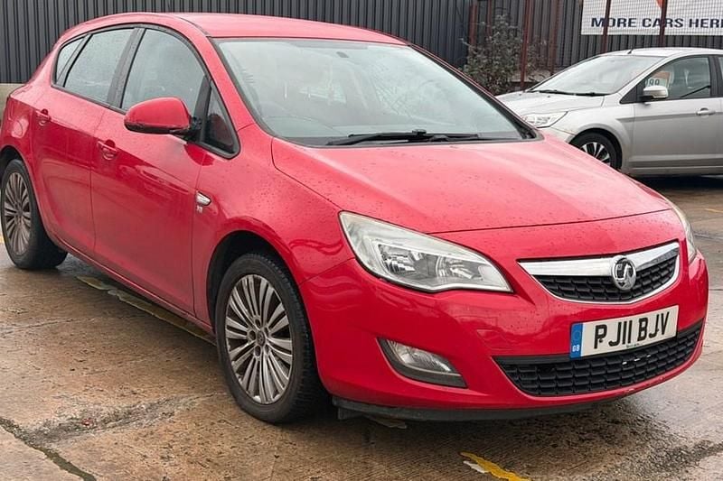 Red Used 2011 Vauxhall Astra Excite Hatchback | £899 (Super price) - Image 1/1