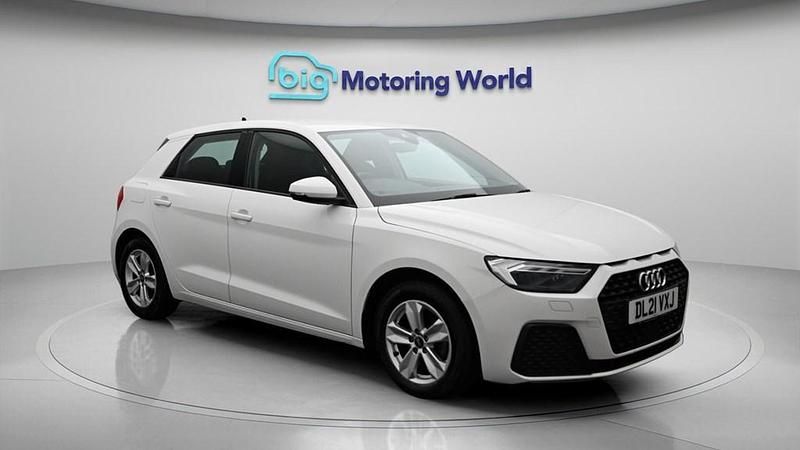 Used Audi A1 Sportback 95 HP (69 kW) 2021 White Hatchback