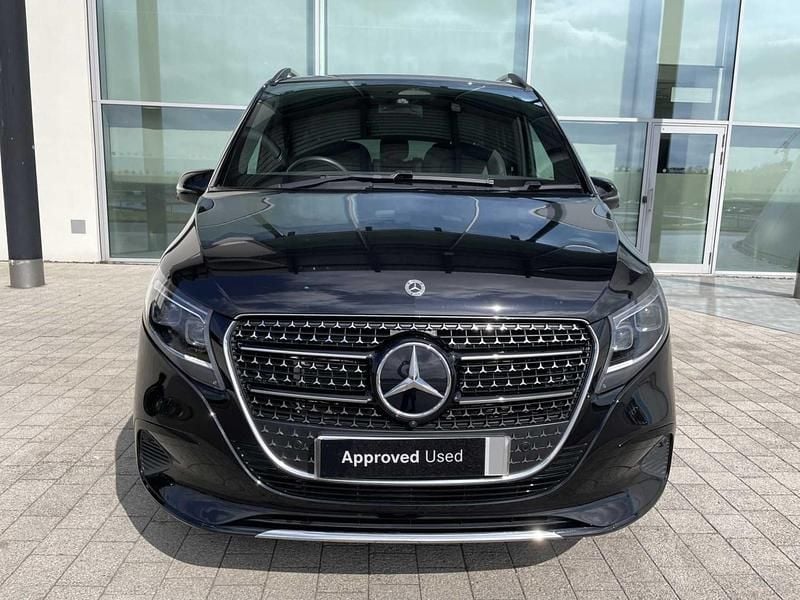 Begagnad Mercedes V300 Premium 2025 Svart Minibuss