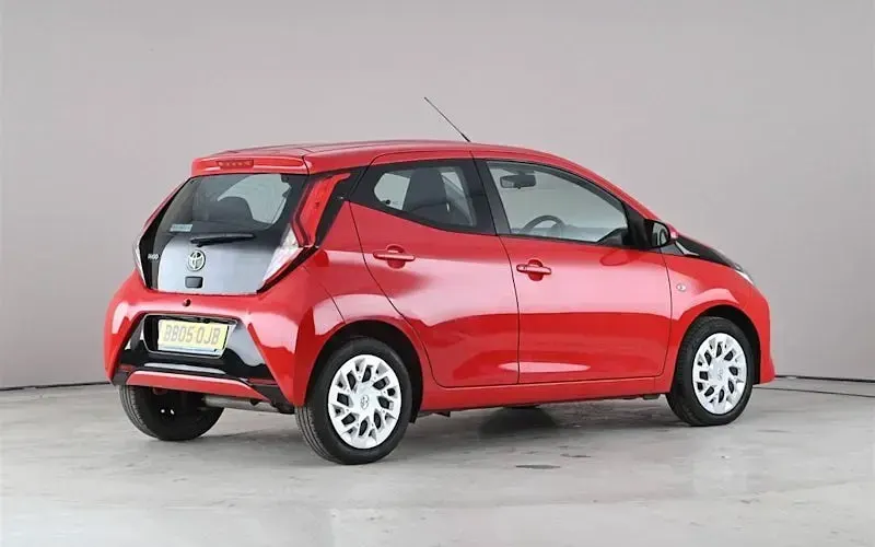 Gebraucht Toyota Aygo X-play 72 PS (52 kW) 2020 Rot Kleinwagen