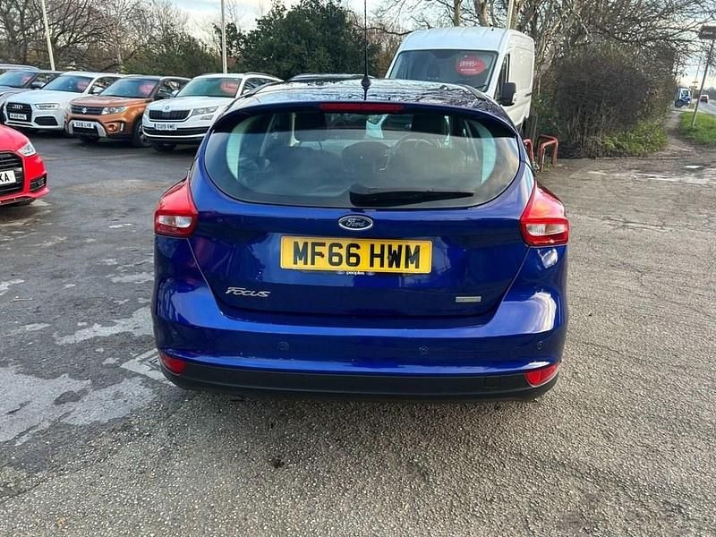 Used Ford Focus Titanium 125 HP (91 kW) 2016 Blue Hatchback
