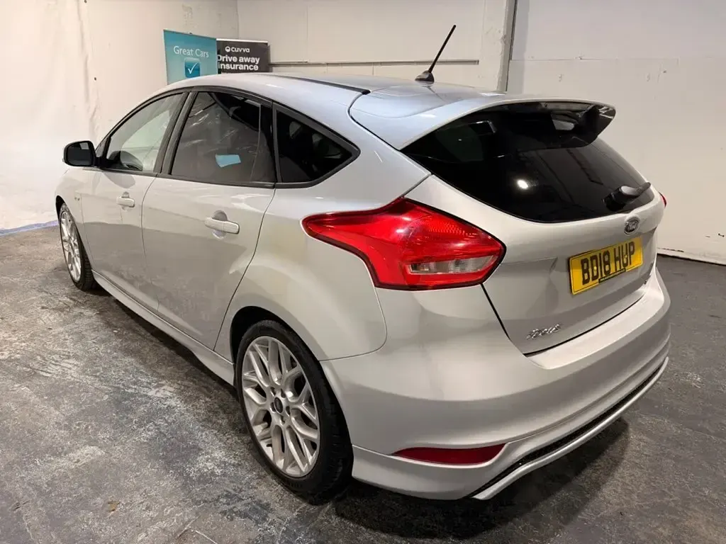 Używany Ford Focus ST-Line 140 KM (102 kW) 2018 Srebrny Hatchback