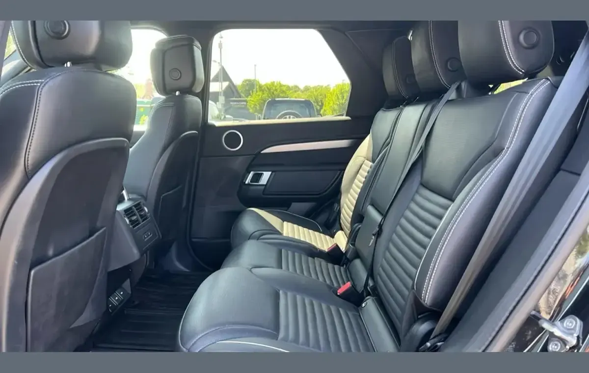 Used Land Rover Discovery HSE Dynamic 300 HP (220 kW) 2023 Metallic  santorini black SUV