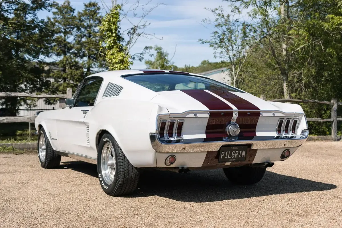 Used Ford Mustang Fastback 2008 White/red Coupe