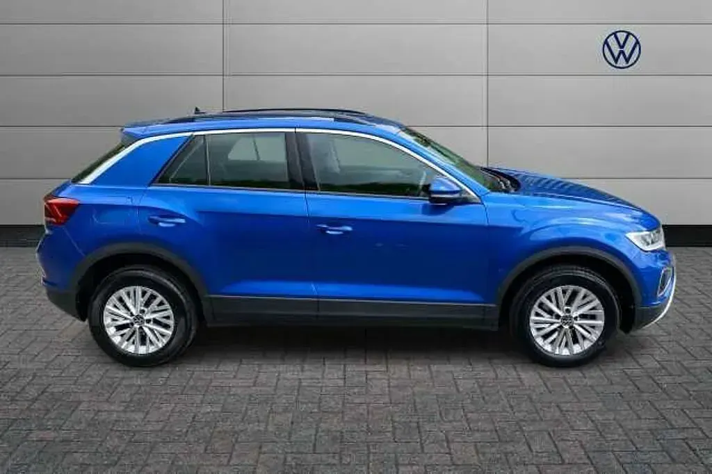 Used VW T-Roc Life 150 HP (110 kW) 2023 Blue SUV
