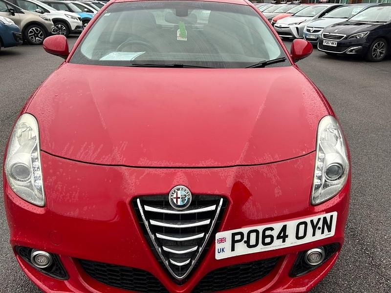 Begagnad Alfa Romeo Giulietta 2025 Röd Halvkombi