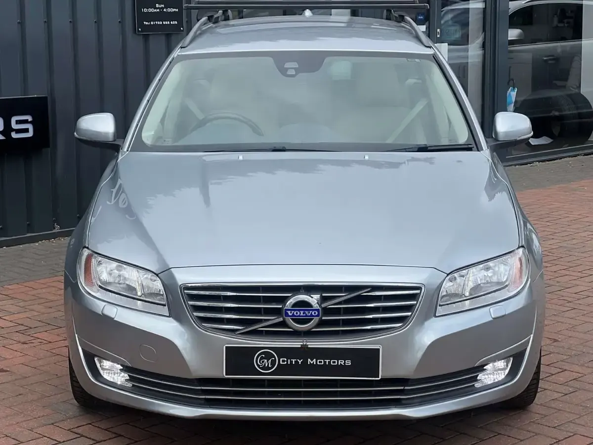 Używany Volvo V70 SE 181 KM (133 kW) 2015 Srebrny Kombi