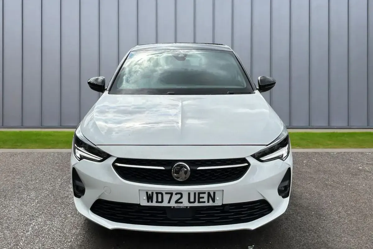 Used Vauxhall Corsa S 99 HP (72 kW) 2023 White Hatchback