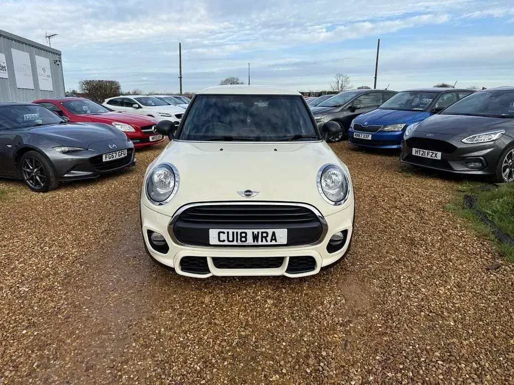 Used Mini ONE Hatch 102 HP (75 kW) 2018 White Hatchback