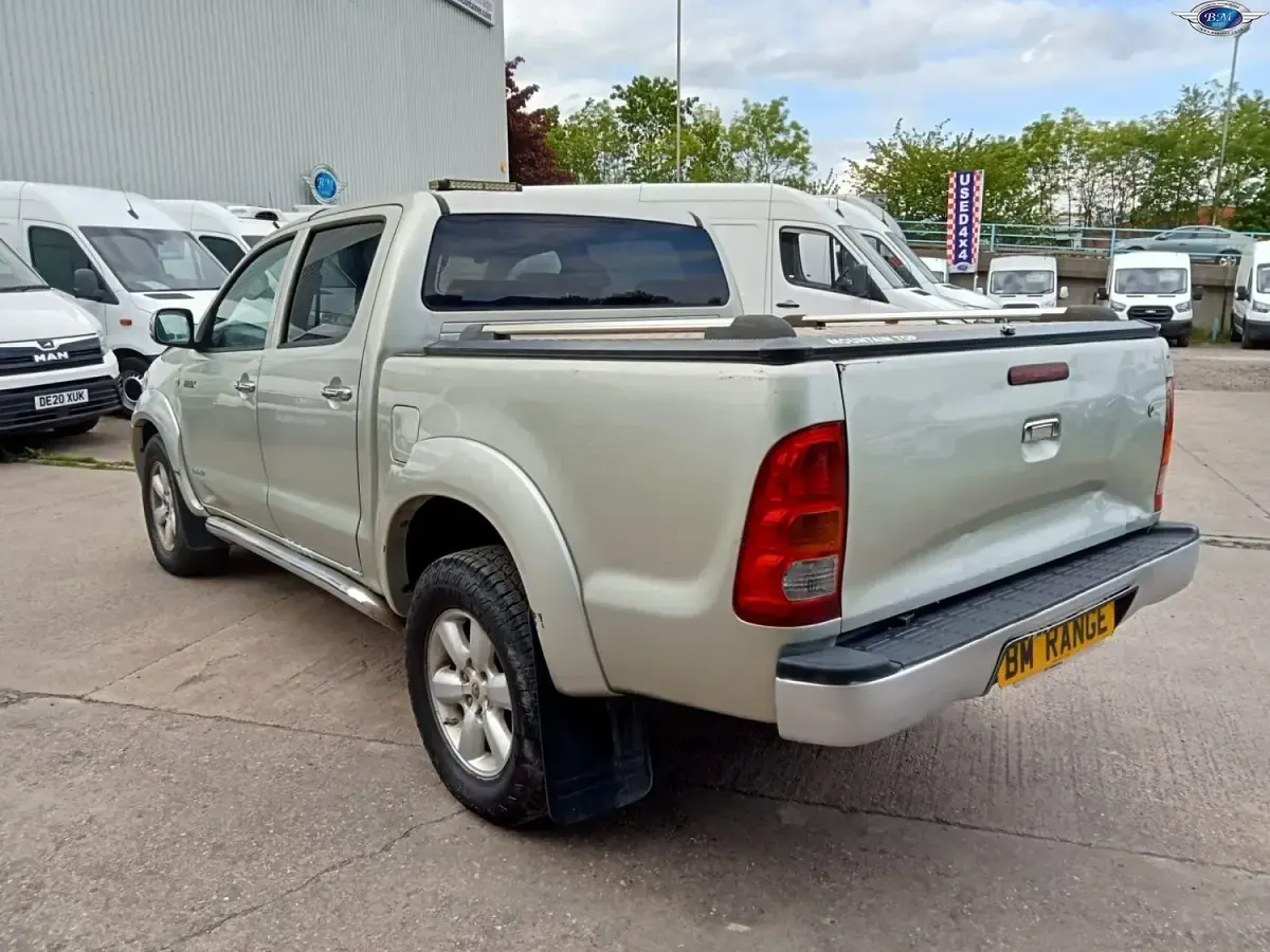 Used Toyota HiLux 2010 Silver Pickup