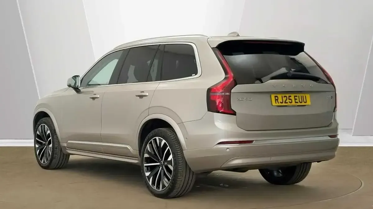 Usado Volvo XC90 Ultra 250 HP (183 kW) 2025 Dourado SUV