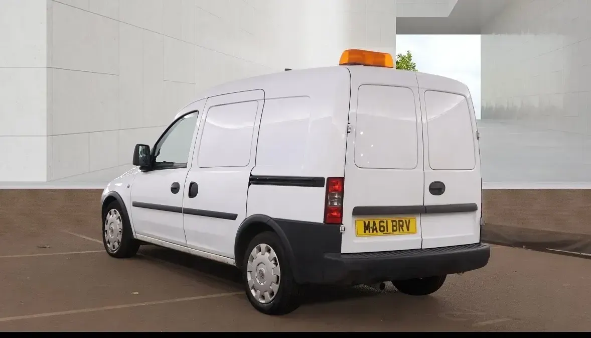 Used Vauxhall Combo 75 HP (55 kW) 2011 White MPV