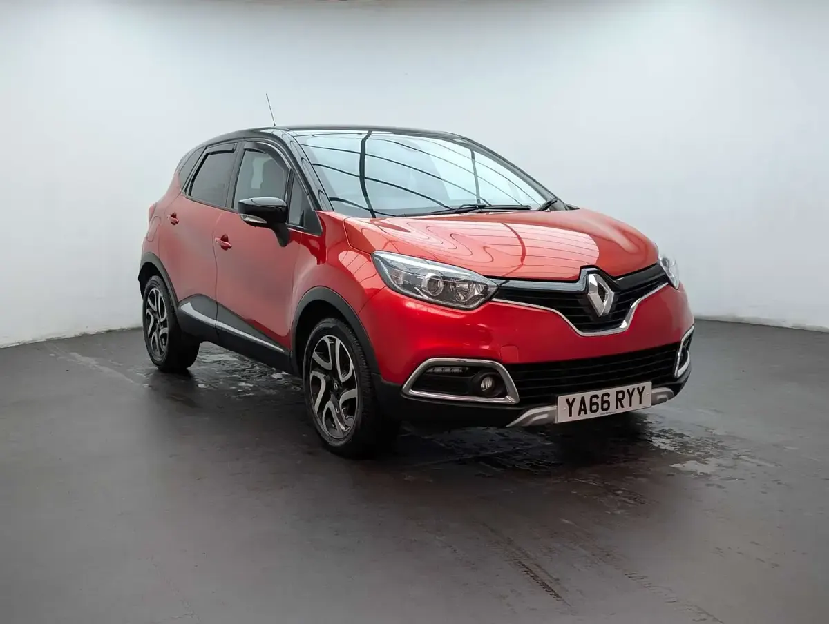 Used Renault Captur Signature 90 HP (66 kW) 2016 Red and black SUV