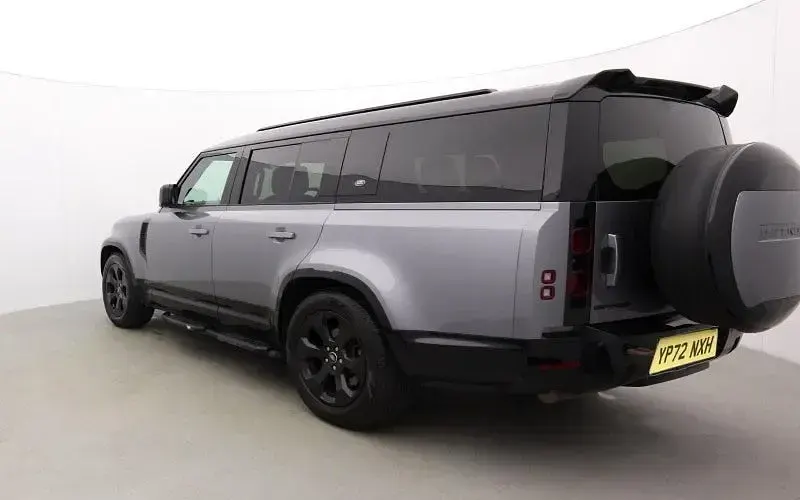 Used Land Rover Defender HSE Dynamic 300 HP (220 kW) 2024 SUV