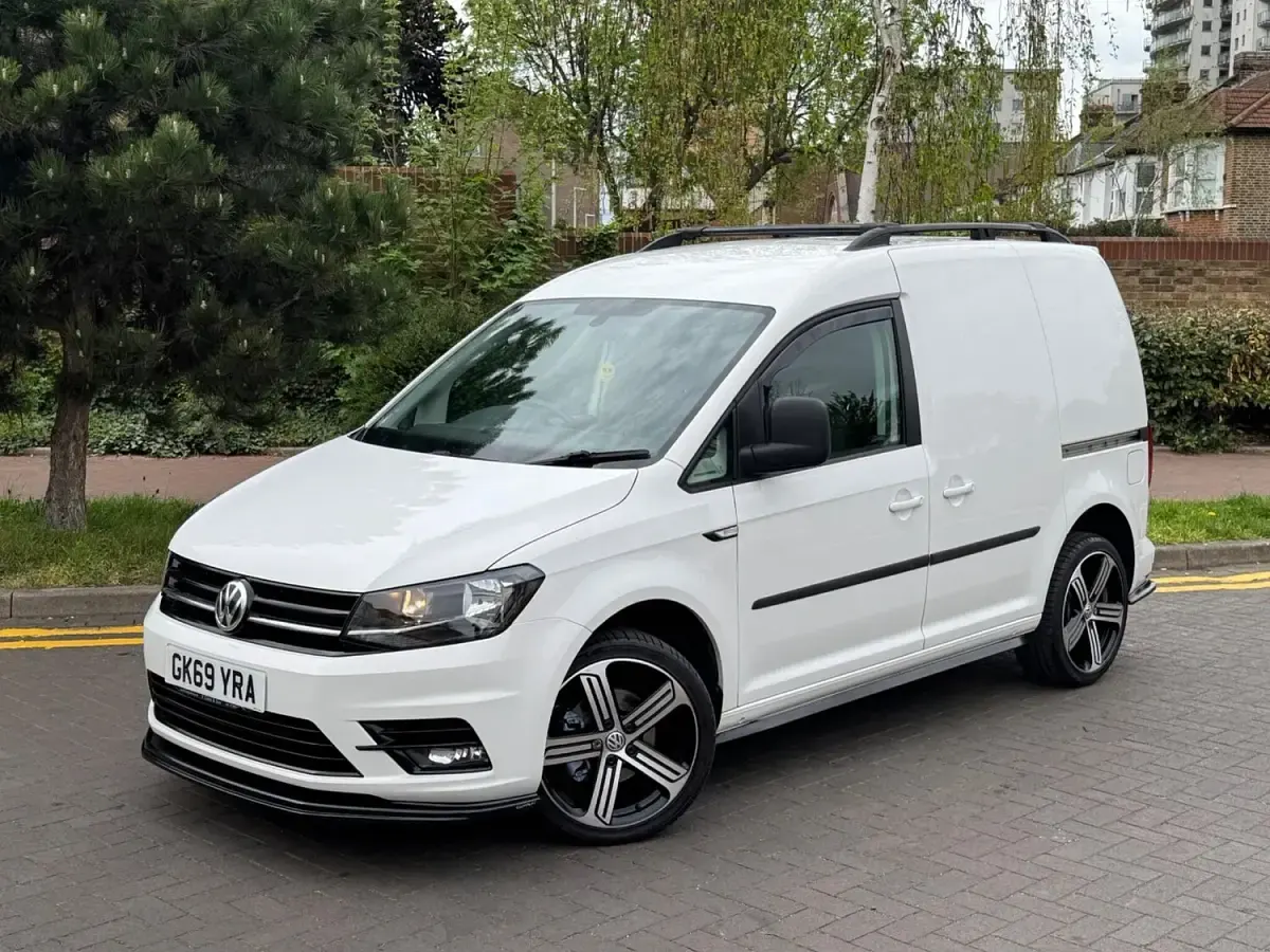 Used VW Caddy Highline 102 HP (75 kW) 2019 White MPV