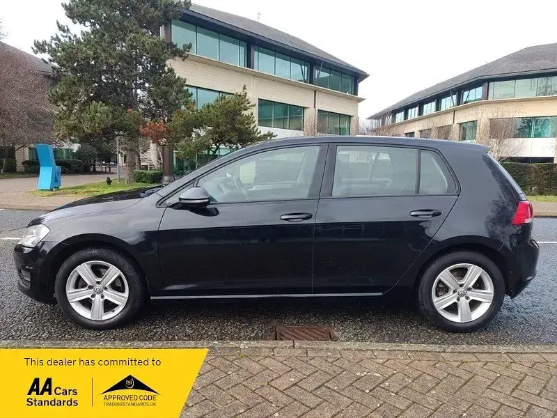 Begagnad VW Golf VII Match 2015 Svart Halvkombi