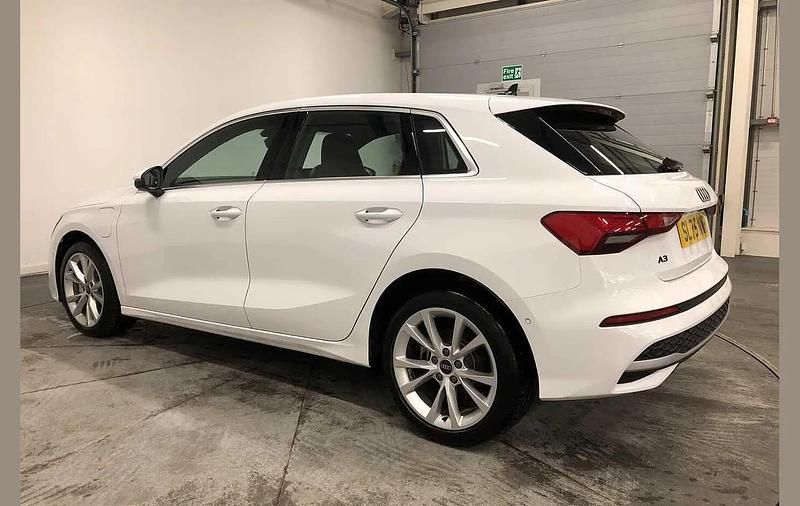 Used Audi A3 e-tron Sport 200 HP (147 kW) 2025 White Hatchback